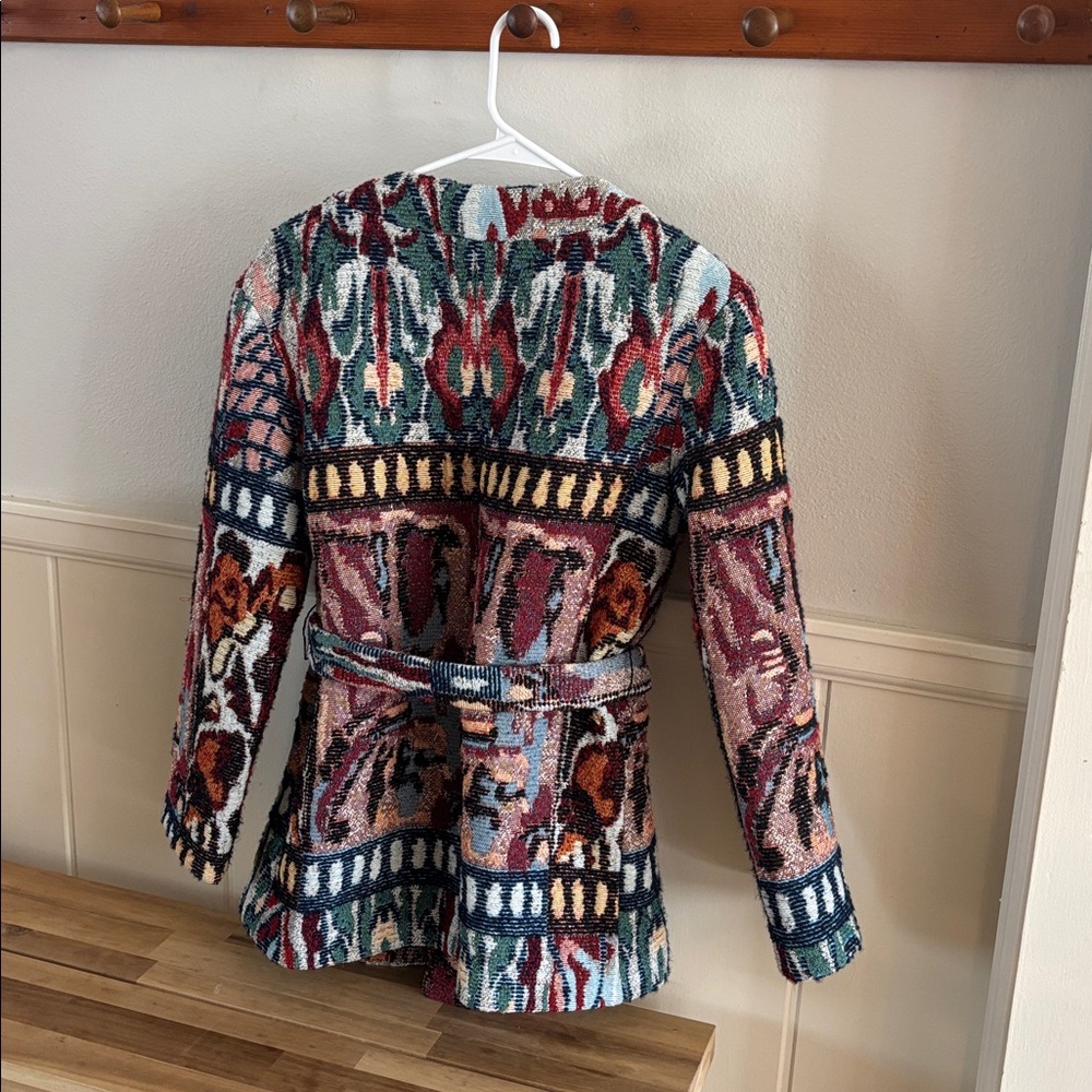 Sezane Chiara Textured Jacket‎ with Belt - Picture 5 of 9